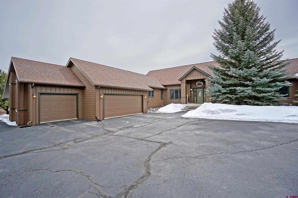 221 Waterview Lane