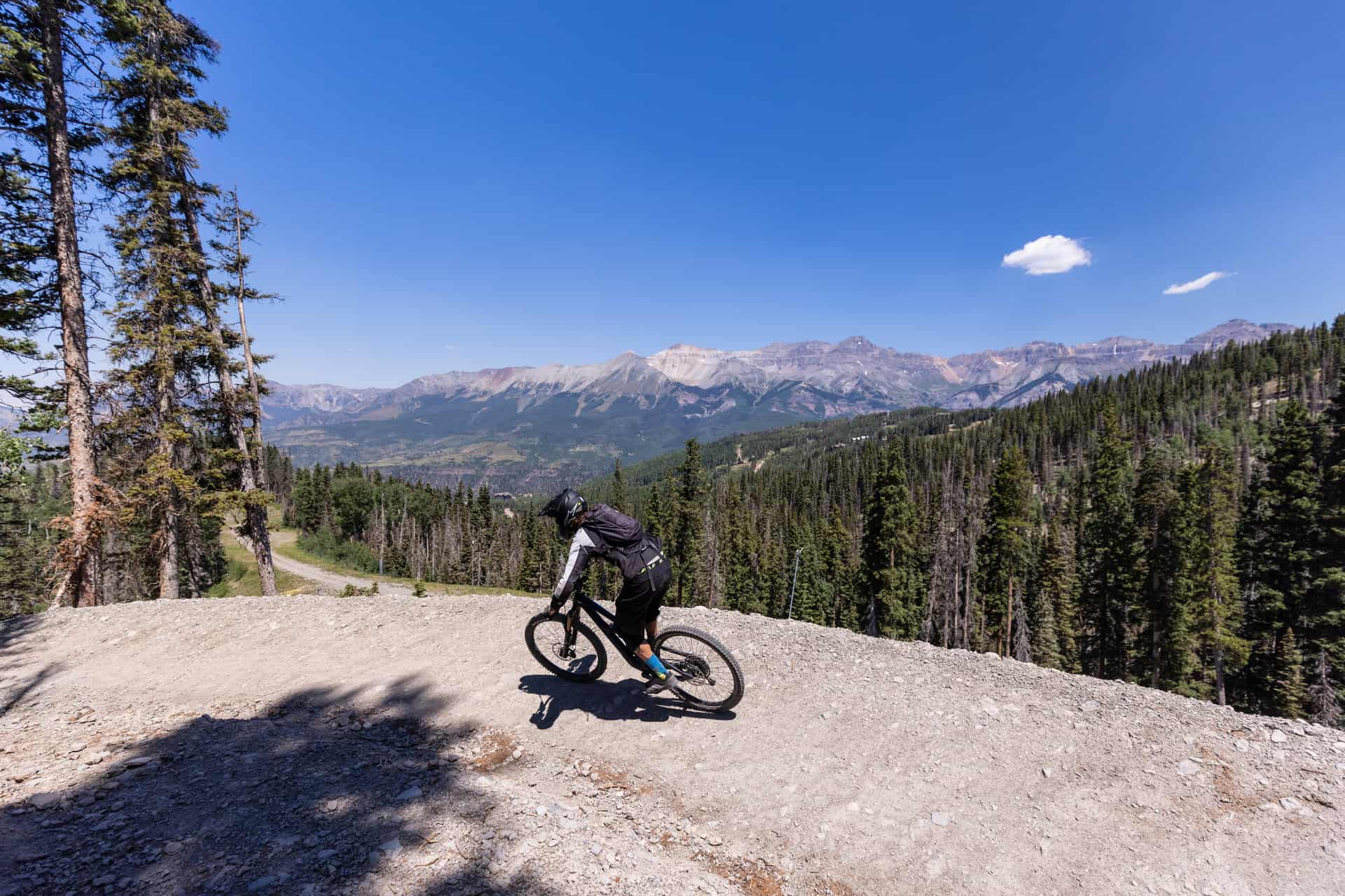 Experience Thrills and Adventure at the Telluride Bike Park: A Must-Visit Destination for Outdoor Enthusiasts — photo 1
